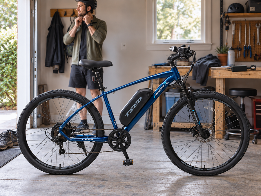 TXED Trail Blue 02 battery riding lifestyle scene