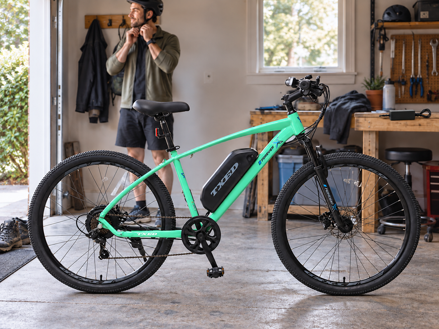 TXED Trail Mint Green 02 battery riding lifestyle scene