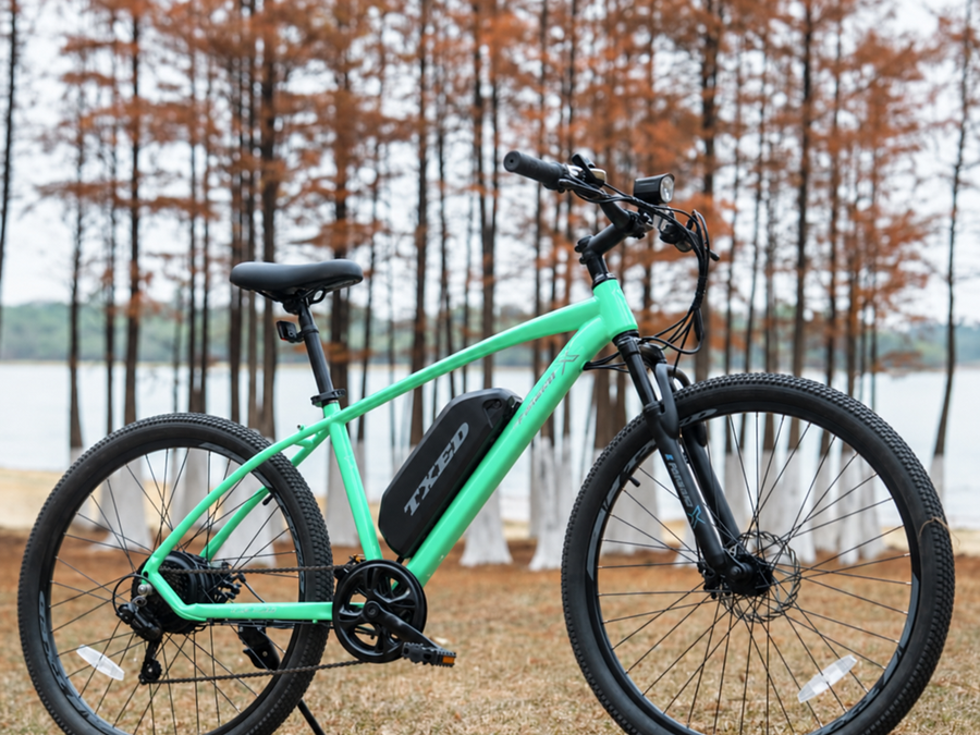 TXED Trail Mint Green 04 lakeside riding lifestyle scene