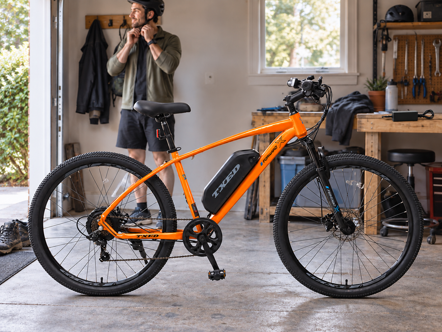 TXED Trail Orange 02 battery riding lifestyle scene